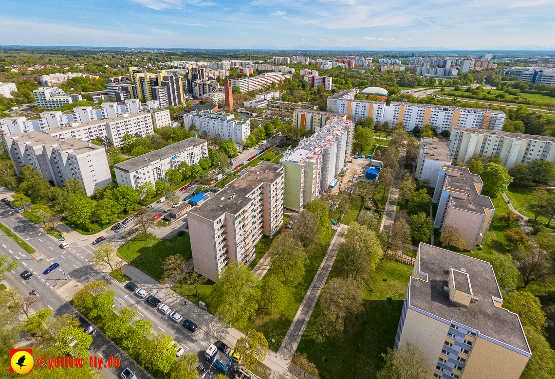 04.05.2023 - Luftbilder von der Fassadensanierung an der Kurt-Eisner-Straße in Neuperlach